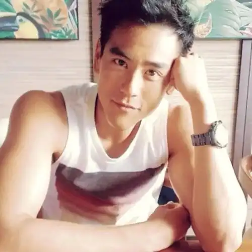 鹿晗被散打冠军骂不男不女少年强,则国强少年娘,则国娘
