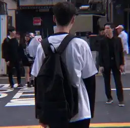 情感语录人生不长,别把太多人放进生命
