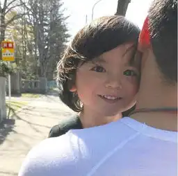 这个颜值逆天的日本小男孩卖起萌来,真的没有女孩子什么事了
