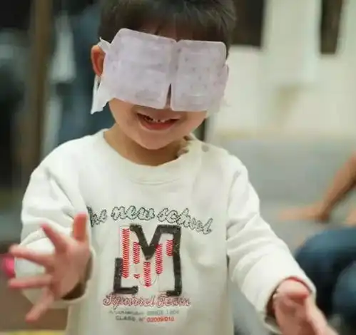 就晃了一下,12岁男孩瞬间几近失明莆田家长别买它给小孩玩了
