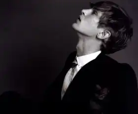 谁帮我找这样的黑白头像或这样高清头像也可以
