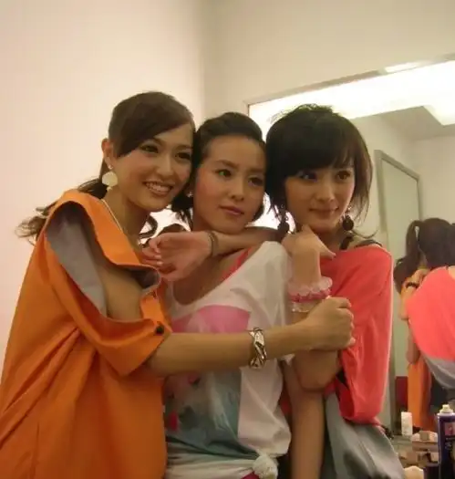 嘉人名场面来袭杨幂刘诗诗唐嫣同框,仙剑三美关系一目了然
