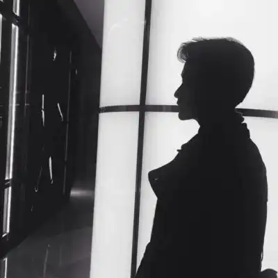 成熟小清新帅气男生头像
