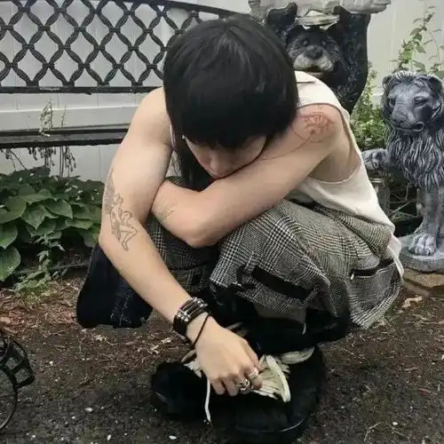 10张禁欲系帅哥男生头像
