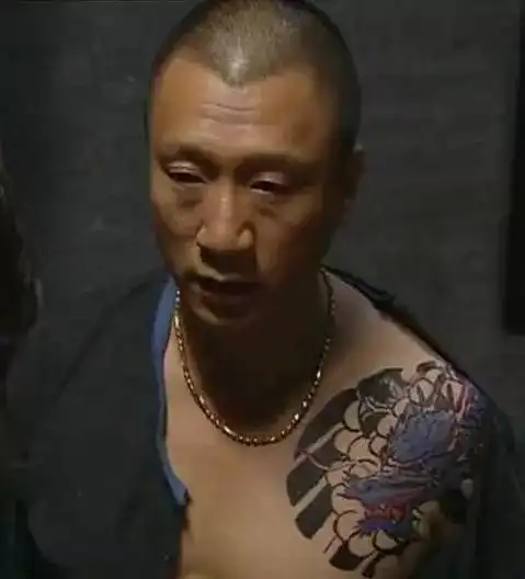 师傅郭德纲带头德云社人人都开始纹身侯耀华流氓也配说相声
