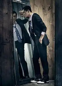 乔振宇复古片曝光沉静优雅突显男人魅力
