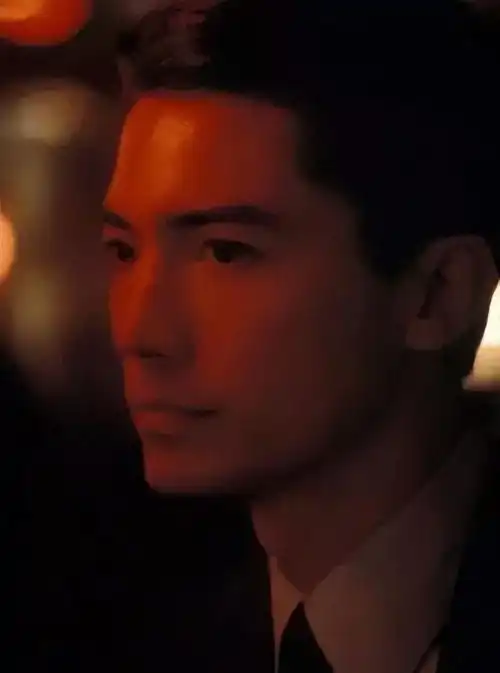 尊龙被称为亚洲第一美男,却因童年经历孤独终老
