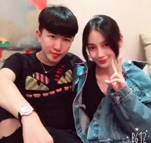 以为自己火了半边天雇13个保镖却无人接机,网友别活在梦里
