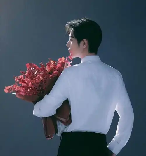 肖战天台大片出自谁手并非工作室,而是去年为肖战发声的他
