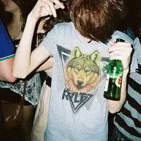 清新非主流qq男生头像爱只有一字而已
