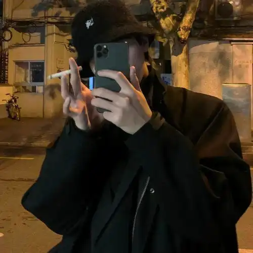 挡脸男
