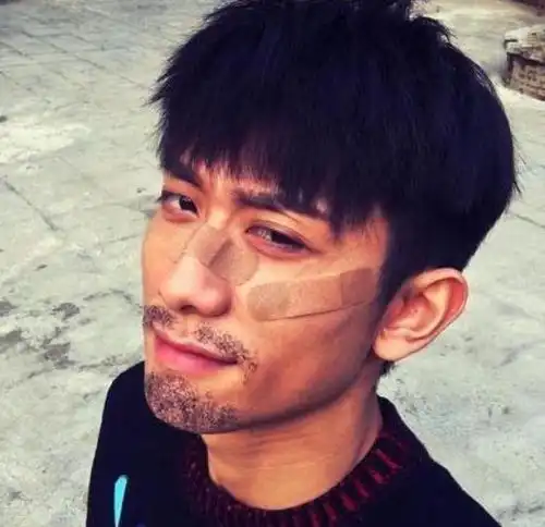 本以为彭于晏胡歌留胡子非常帅气,没想到张一山出现了,网友忍无可忍
