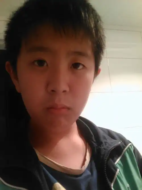 12岁男孩剪个什么头发帅
