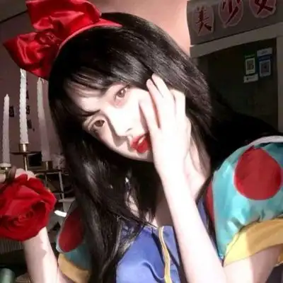 头像很哇塞的超级女头
