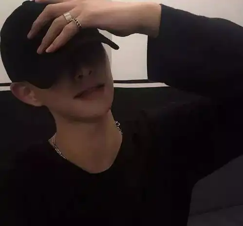 头像看见你就忍不住笑的人是真的很喜欢你呐
