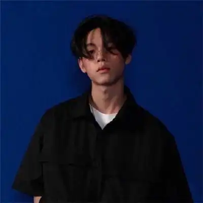 2018最新微信头像男生图片成熟万般皆由命一点不由人
