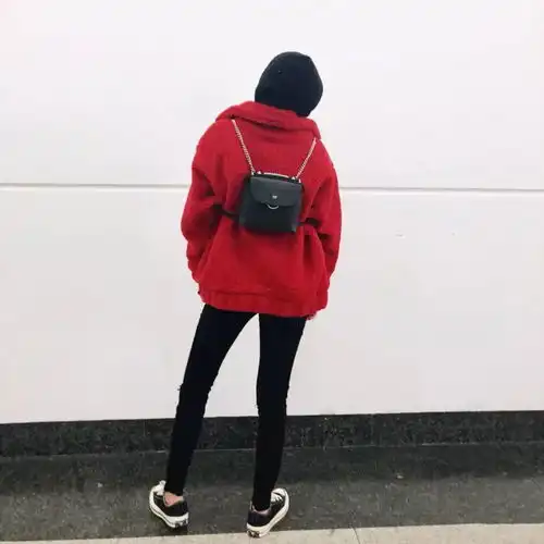 深扒欧阳娜娜衣橱,发现了79块的帽子和100多的运动裤

