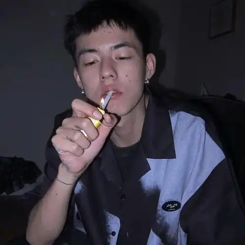 头像夏日限定已经过去了哦但秋季的浪漫不死
