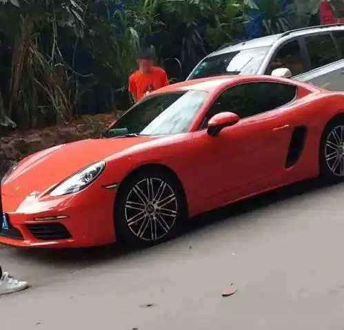 撞到迈巴赫宾利都没啥事,但撞到这款国产车就自求多福吧,惹不起
