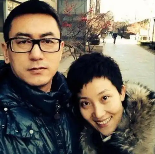 央视主持人鲁健,和妻子结婚18年,分居15年,背后原因有点甜

