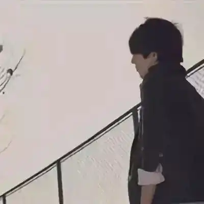 成熟稳重帅气男生微信头像
