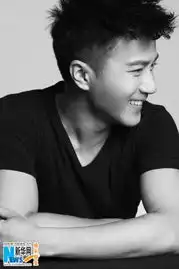 刘恺威黑白写真曝光亦动亦静彰显男性魅力
