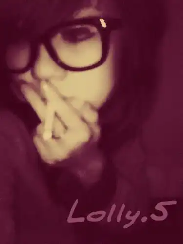 求头朝左的非主流戴眼镜女生头像
