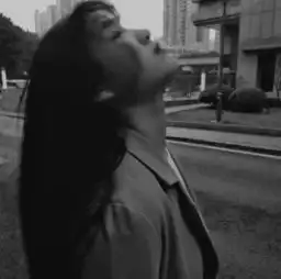 微丧忘不掉女头我还是很想你,在每个消极失望的夜里
