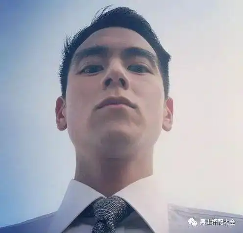 钢铁直男如何拍出帅炸pyq的头像
