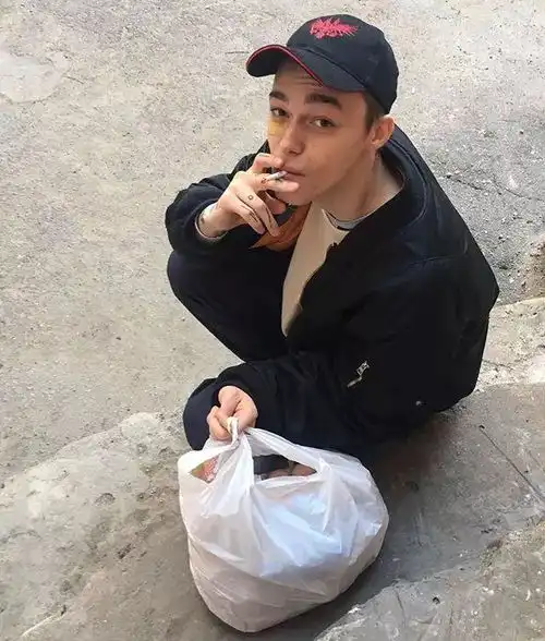 两种大相径庭的男友类型,你投给哪一个小狮妹都好想要啊啊啊
