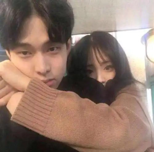 小团团早期和男友合照曝光,女强男弱太明显,如今已经分手
