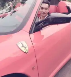 赵本山弟子80后文松开豪车住豪宅
