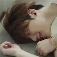 慵懒的男生头像
