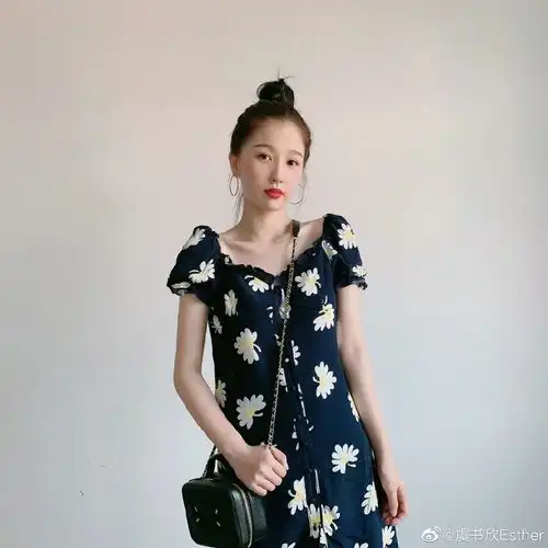 别的不说,她的衣品确实很可
