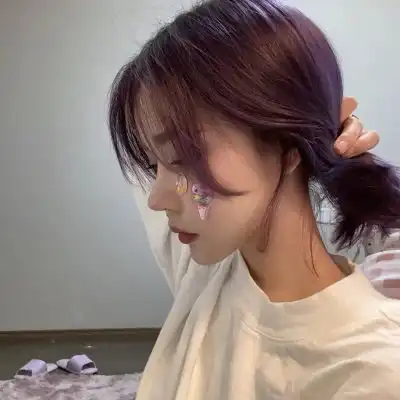 侧脸不露脸女生头像
