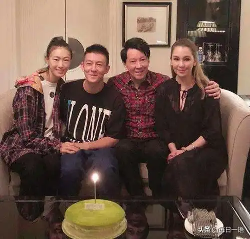 她是陈冠希姐姐,私生活混乱还吸毒,今42岁和黑人男友街头拥吻
