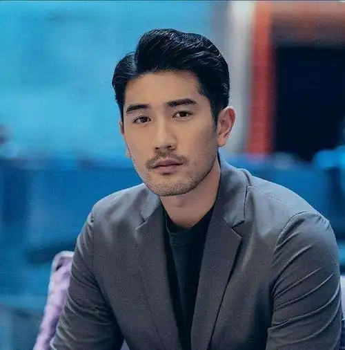 高以翔没胡子更好看大学时期照片好帅,难怪驾驭得住中年装
