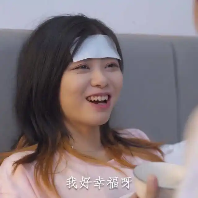 男生对女孩也太好了,这是什么好运,能遇上这么个神仙男友
