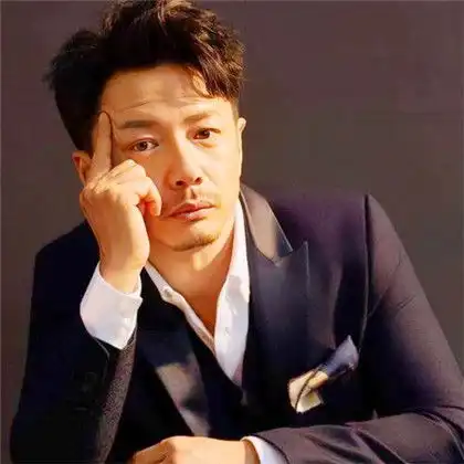 30岁到40岁的男人微信头像,展现成熟与品味
