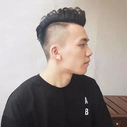 发型丨初夏男生发型模板,男生发型这样剪,干练man味勃发
