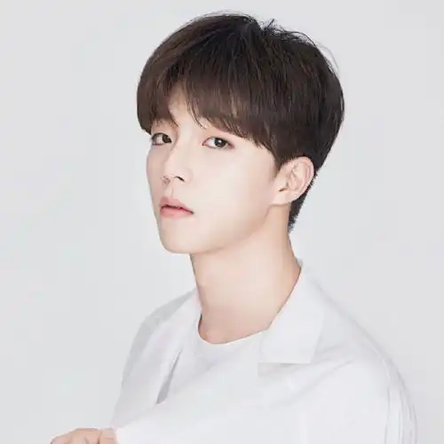 陈立农工作室悄咪咪换上新头像白色衬衫清爽农太可了
