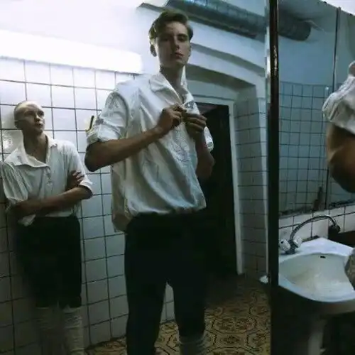 头像再多的怦然心动,也抵不住天长地久的消耗
