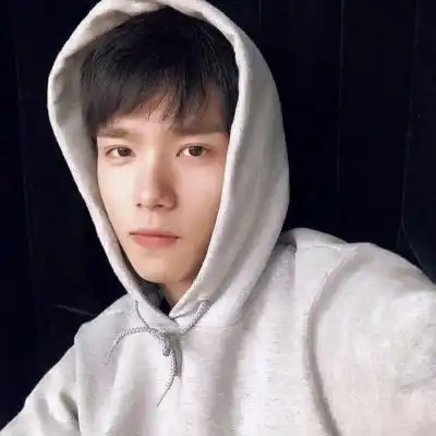 qq帅气男生头像真人放任自如是男生的特性

