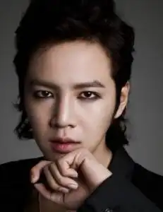 被追着骂娘炮甚至叫嚣滚出娱乐圈的男星是否有错,你怎么看
