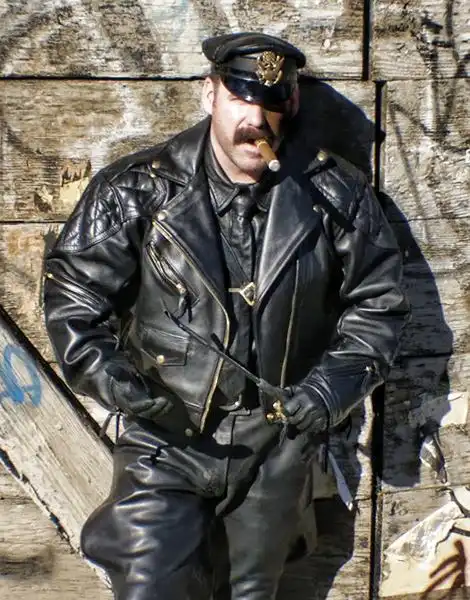 穿上皮衣,做个充满男人味的野人
