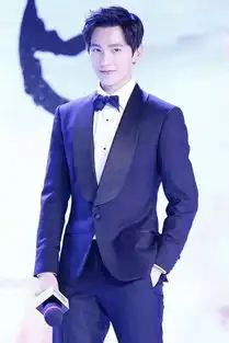 当男神撩起刘海吴亦凡杨洋霸气十足,鹿晗吴磊千玺男友力爆棚
