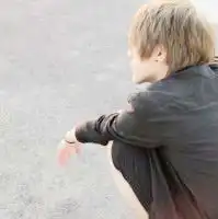安静男生头像只想安安静静的想想你
