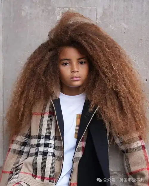 12岁男孩患理发恐惧症,没剪过一次头一头秀发羡煞旁人,可惜...
