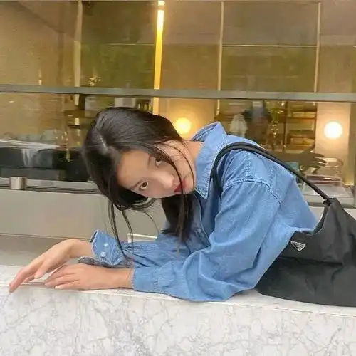 默默流泪的伤感句子,彻夜难眠,思念至深
