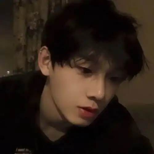 男头有光在等我
